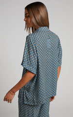 Brunita Shirt - Relaxed Short Sleeve Shirt in Tile Geo
