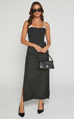 Lioness - Minimalist Midi Skirt in Onyx