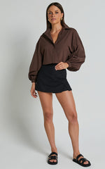 Marsha Linen Blend Shirt - Cropped Long Sleeve Button Up Shirt in Chocolate