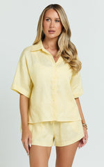 Ramona Top - Linen Short Sleeve Shirt in Lemon