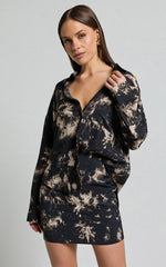 Romain Top - Long Sleeve Oversized Printed Shirt in Black Tie Dye