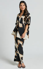 Tabitha Blouse - Oversized Short Sleeve Button Through Blouse in Brown