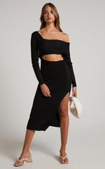 Alabama Midi Dress - Off One Shoulder Asymmetric Long Sleeve Knit Dress in Black