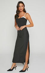 Lioness - Minimalist Midi Skirt in Onyx
