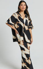 Tabitha Blouse - Oversized Short Sleeve Button Through Blouse in Brown